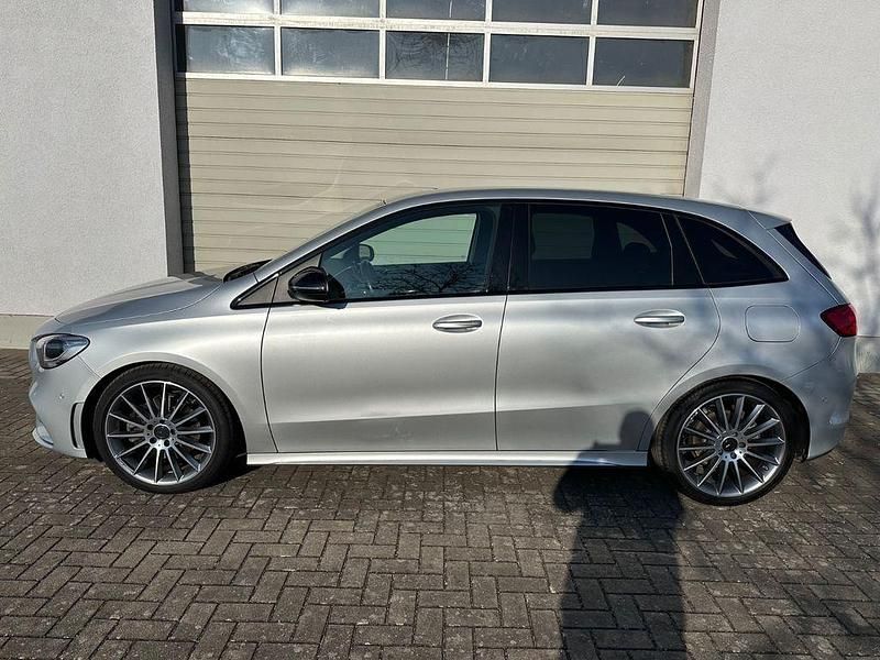 Gebraucht Mercedes B220 AMG line 190 PS (139 kW) 2021 Silber Van / Kleinbus