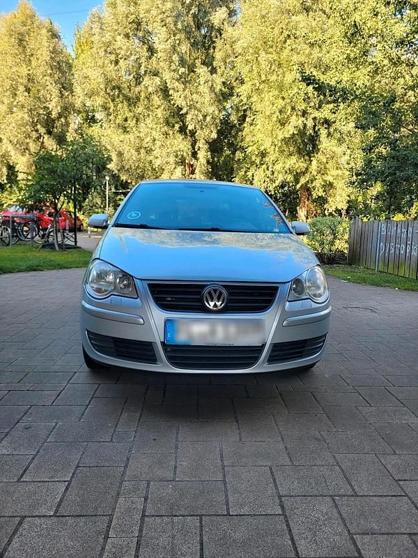 Grau Gebraucht 2009 VW Polo Trendline Kleinwagen | 2.800 € (Fairer Preis) - Bild 1/4