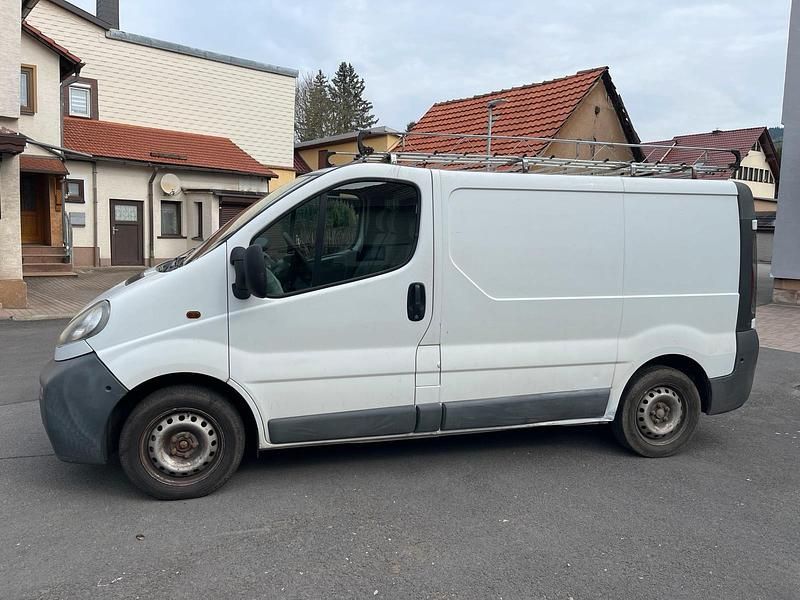 Gebraucht Opel Vivaro 81 PS (59 kW) 2005 Weiß Van / Kleinbus