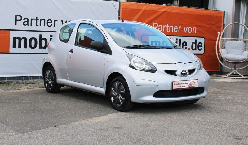 Silber Gebraucht 2008 Toyota Aygo Kleinwagen | 1.900 € (Fairer Preis) - Bild 1/4