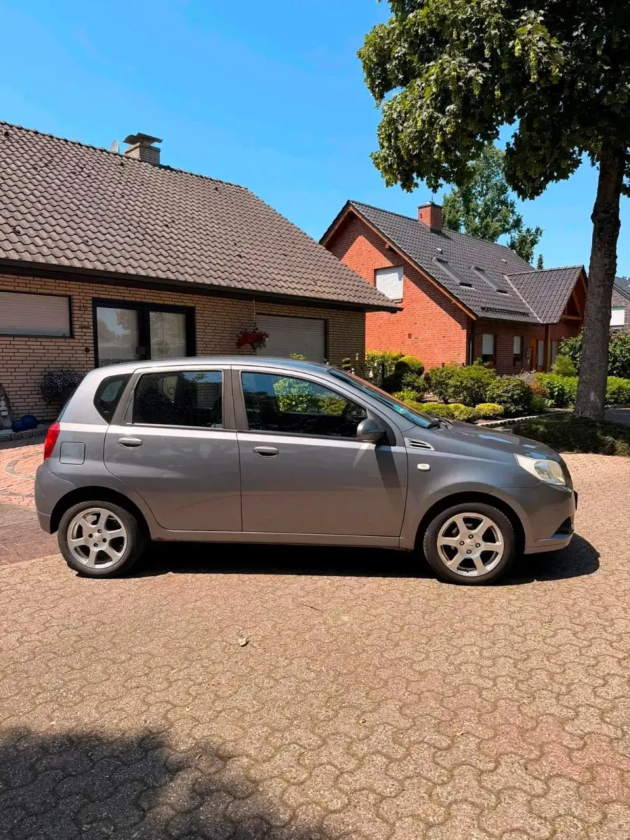 Gebraucht Chevrolet Aveo 84 PS (61 kW) 2009 Grau Kleinwagen