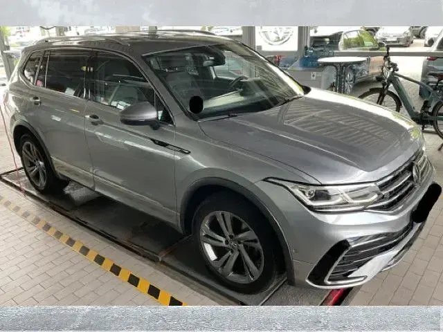 Gebraucht VW Tiguan Allspace R-line 150 PS (110 kW) 2022 Silber SUV