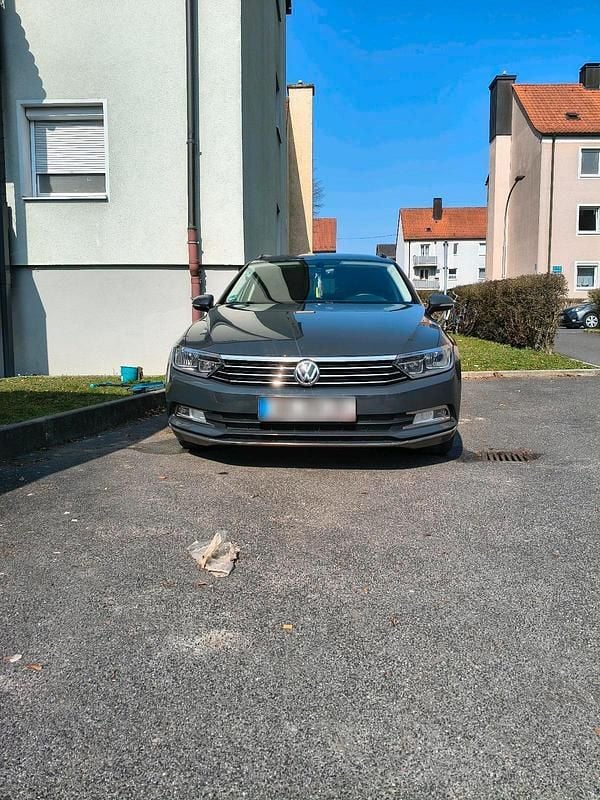 Gebraucht VW Passat 125 PS (91 kW) 2018 Grau Kombi