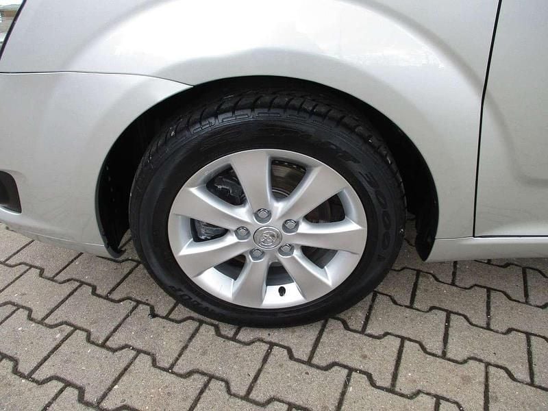 Gebraucht Toyota Corolla Verso Executive 129 PS (94 kW) 2008 Silber Van / Kleinbus