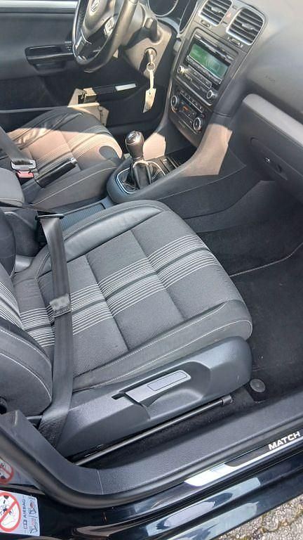 Gebraucht VW Golf VI Match 105 PS (77 kW) 2013 Schwarz Kleinwagen