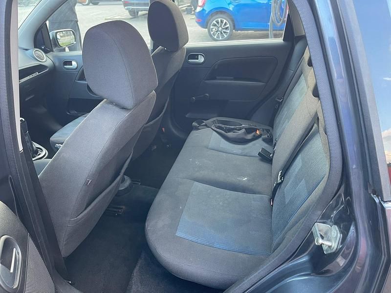 Gebraucht Ford Fiesta 75 PS (55 kW) 2006 Grau Kleinwagen