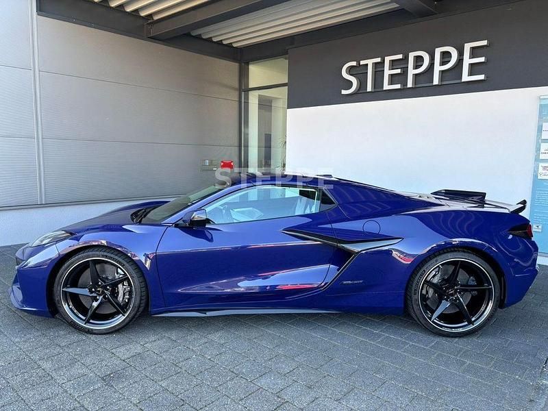 Neu Corvette C8 644 PS (473 kW) 2025 Hysteria purple metallic (gxl) Cabrio