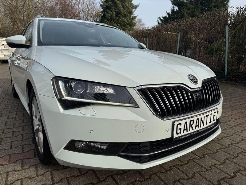 Gebraucht Skoda Superb Style 150 PS (110 kW) 2017 Weiß Kombi
