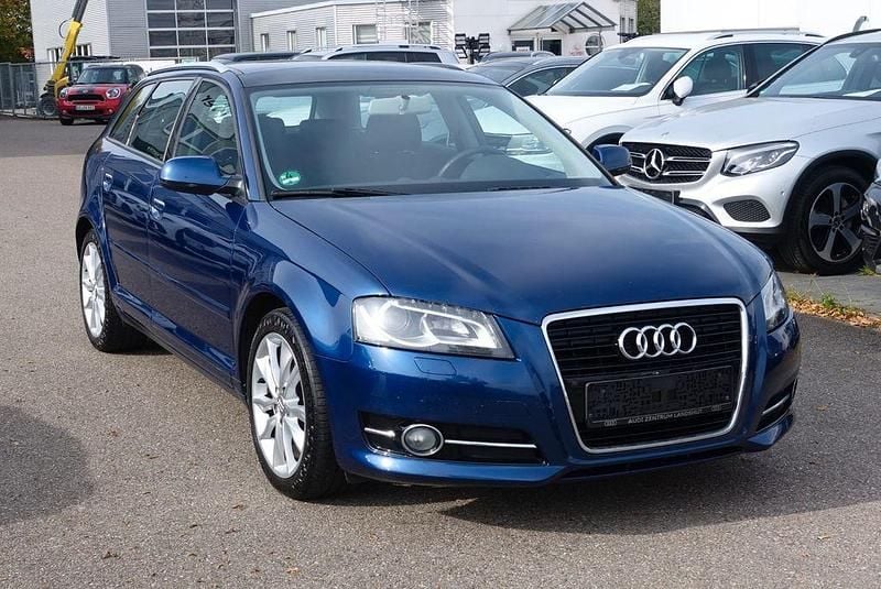 Scubablau metallic (metallic) Gebraucht 2012 Audi A3 Sportback Ambition Limousine | 6.499 € (Guter Preis) - Bild 1/4