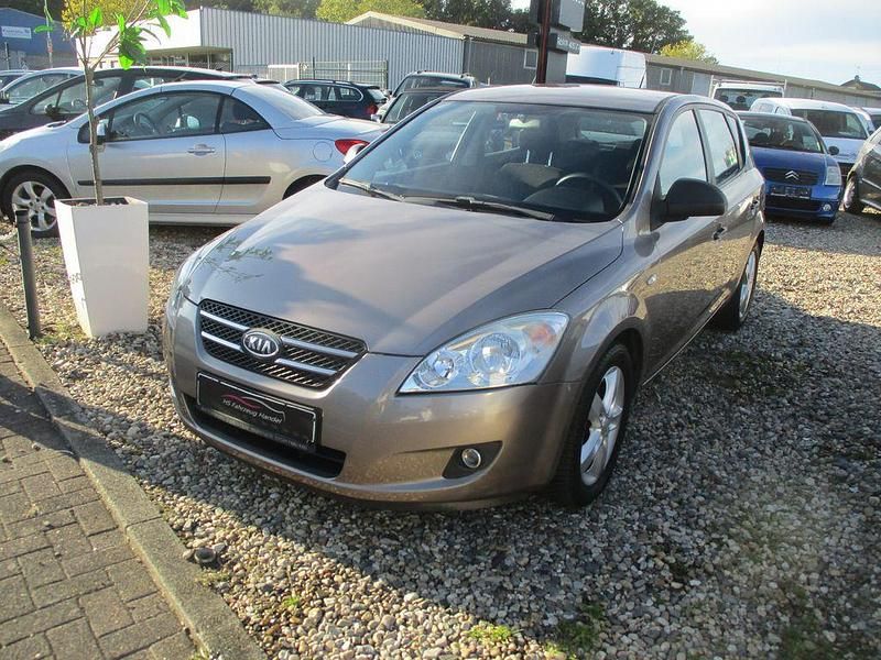 Beige Gebraucht 2009 Kia Ceed Limousine | 2.499 € (Fairer Preis) - Bild 1/4