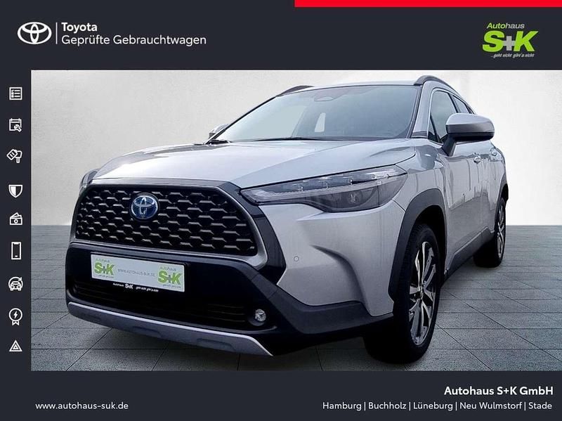 Shimmering silver metallic Gebraucht 2024 Toyota Corolla Cross Basis SUV | 31.970 € (Fairer Preis) - Bild 1/4