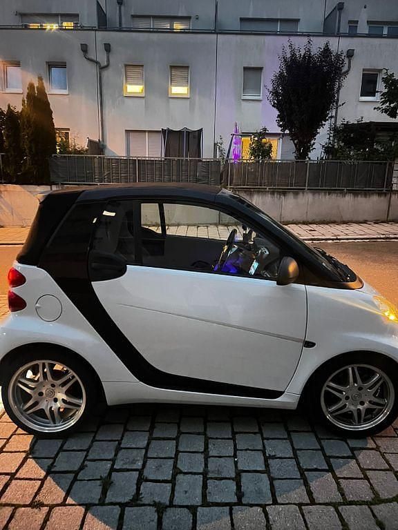 Weiß Gebraucht 2011 Smart ForTwo Cabrio Passion Cabrio | 4.750 € (Fairer Preis) - Bild 1/4