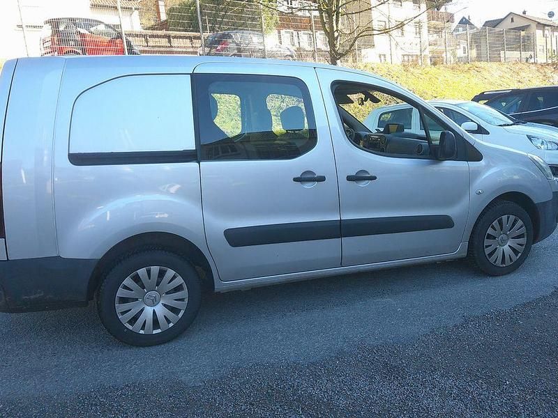 Gebraucht Citroën Berlingo Exclusive 92 PS (67 kW) 2015 Silber Van / Kleinbus