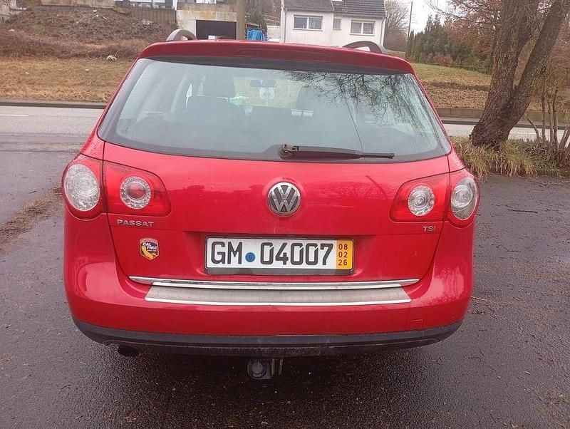 Gebraucht VW Passat Highline 160 PS (117 kW) 2010 Rot Kombi