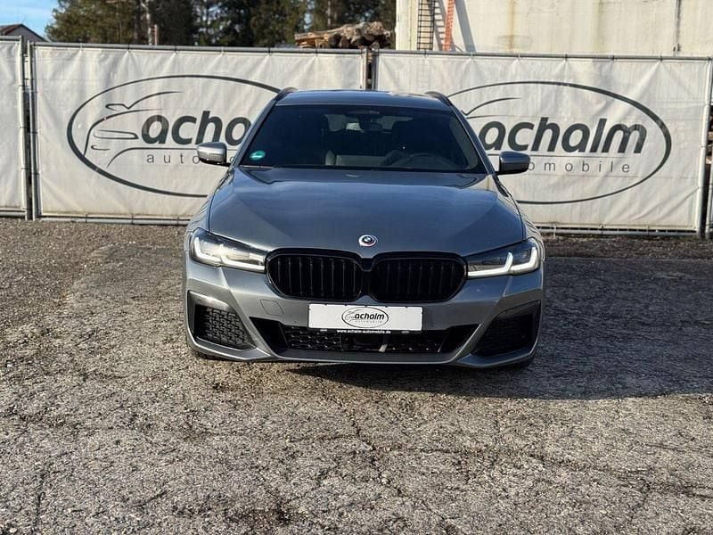 Gebraucht BMW 530 M Sport 286 PS (210 kW) 2022 Grau Kombi