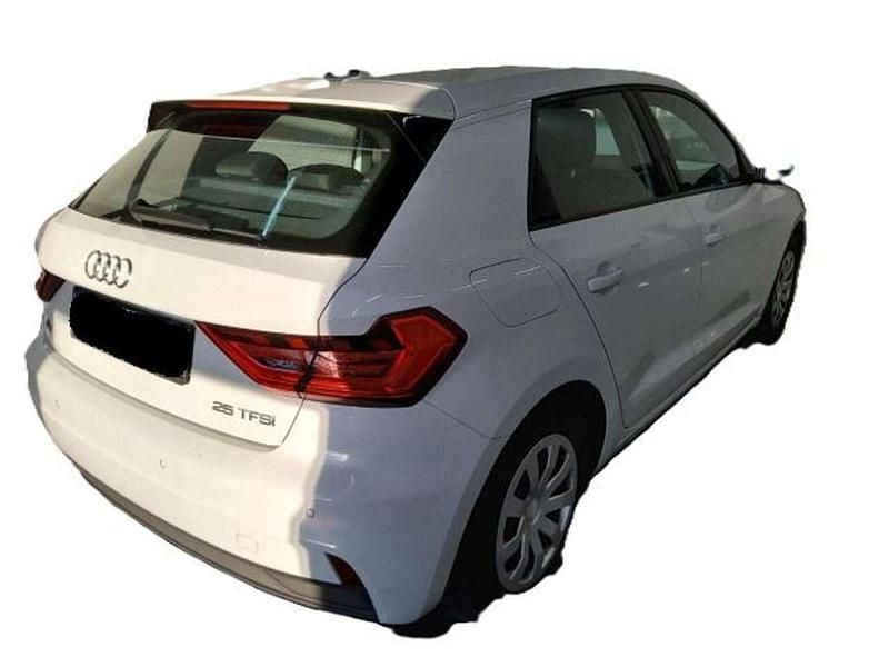 Gebraucht Audi A1 95 PS (69 kW) 2022 Gletscherweiß metallic Limousine