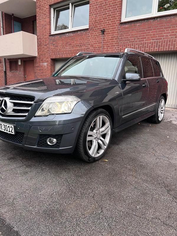 Grau Gebraucht 2008 Mercedes GLK320 AMG SUV | 8.000 € (Fairer Preis) - Bild 1/4