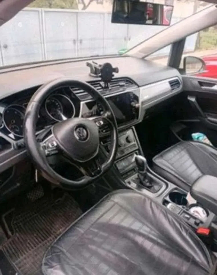 Gebraucht VW Touran Trendline 110 PS (80 kW) 2017 Beige Van / Kleinbus