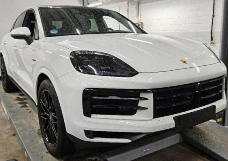 Weiß Gebraucht 2024 Porsche Cayenne E-Hybrid Coupe Coupé | 95.790 € (Guter Preis) - Bild 1/4