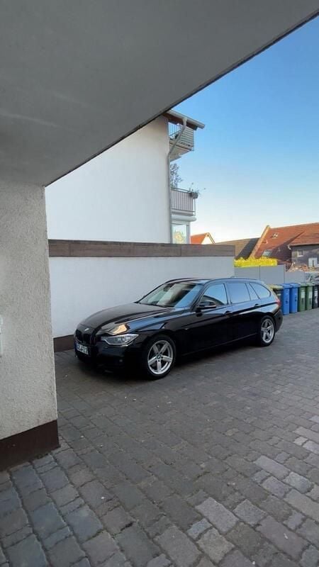 Schwarz Gebraucht 2012 BMW 330 Kombi | 12.300 € (Superpreis) - Bild 1/4