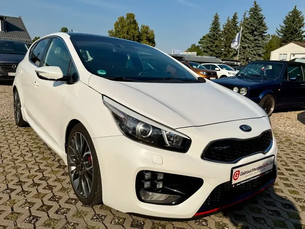 Gebraucht Kia Ceed GT GT 204 PS (150 kW) 2015 Weiß Limousine