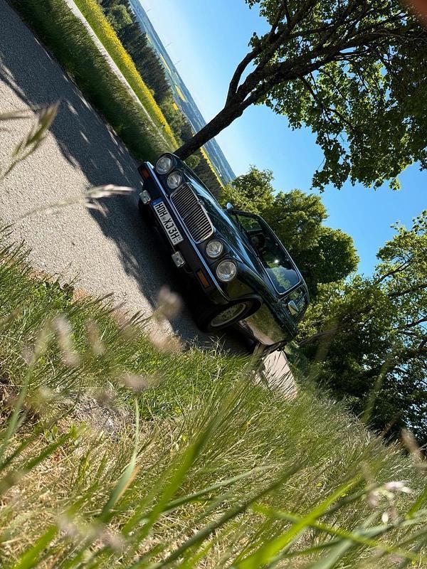 Grau Gebraucht 1983 Jaguar XJ6 Limousine | 6.800 € - Bild 1/4
