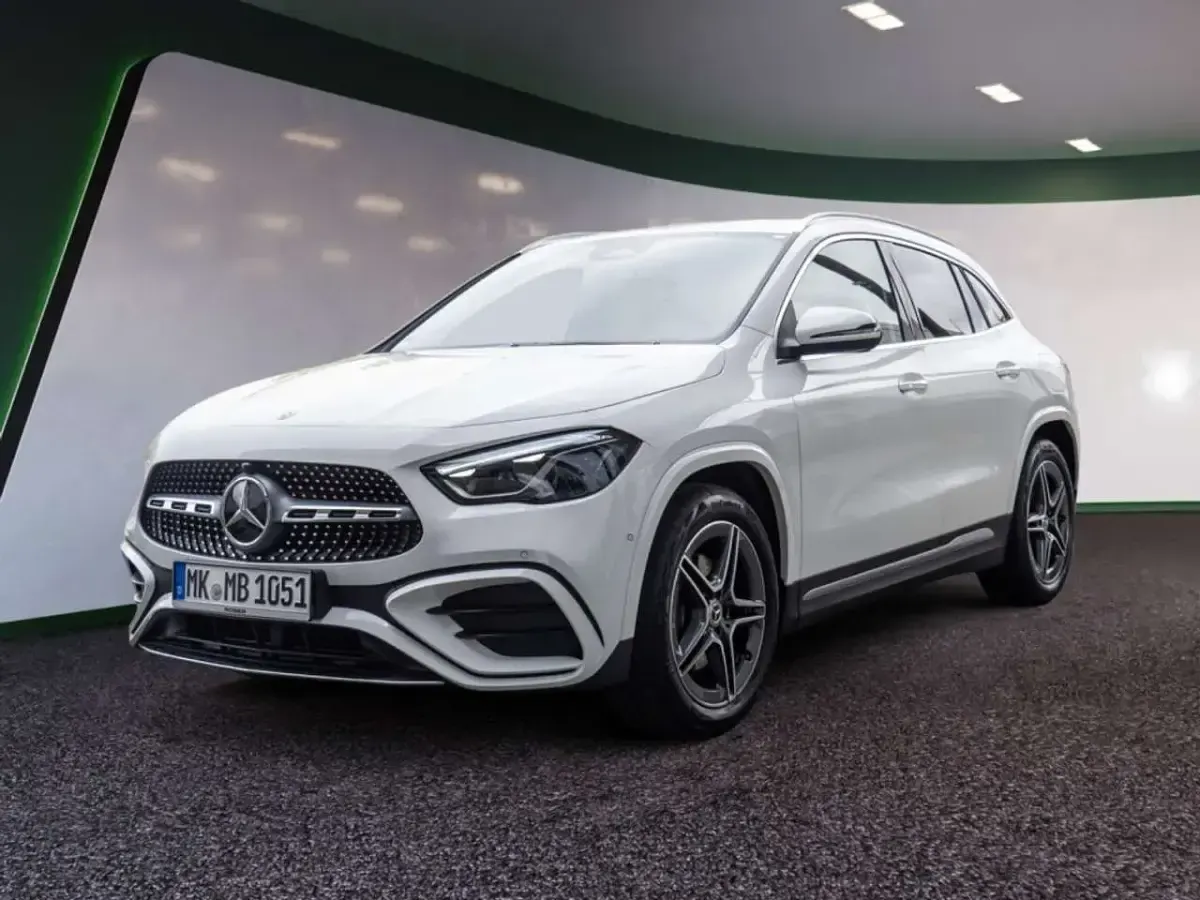 Gebraucht Mercedes GLA200 AMG 163 PS (119 kW) 2026 Weiss / polarweiß SUV