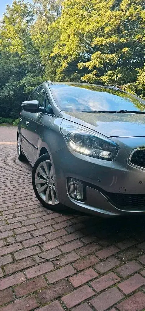 Gebraucht Kia Carens 136 PS (100 kW) 2015 Silber Van / Kleinbus
