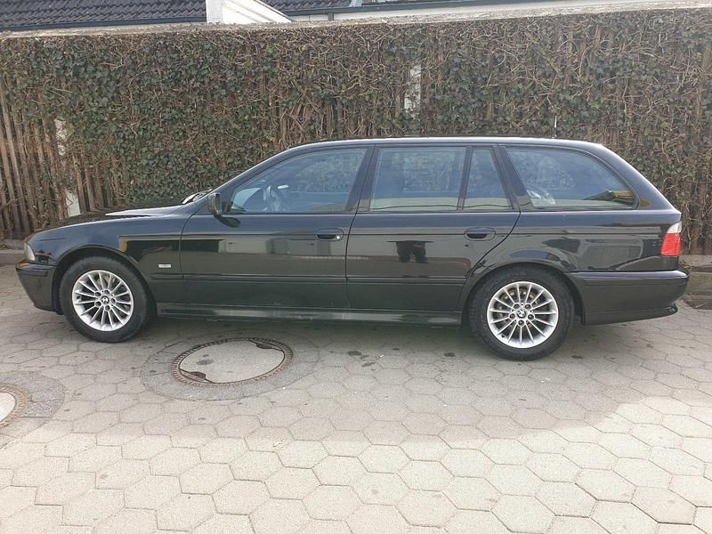Gebraucht BMW 530 193 PS (141 kW) 2002 Schwarz Kombi