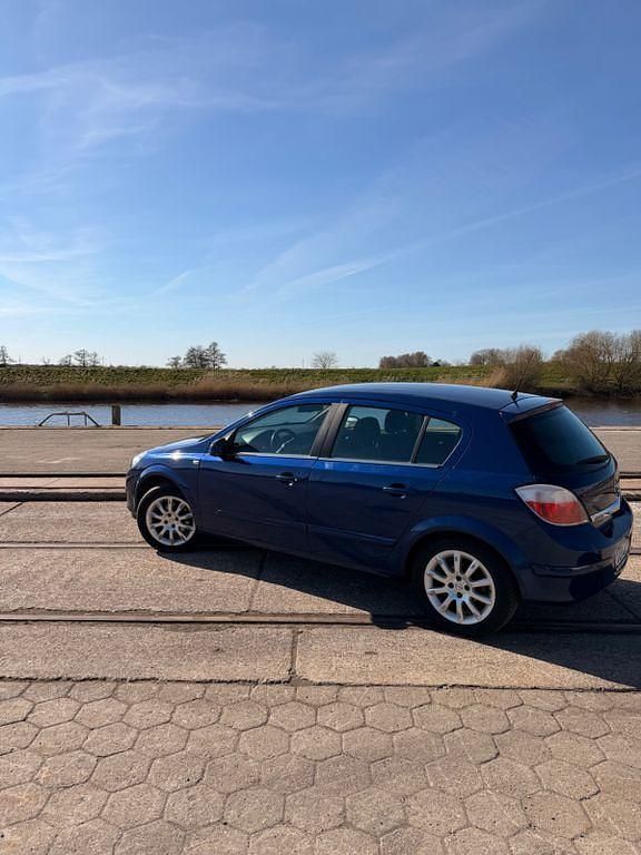 Gebraucht Opel Astra 90 PS (66 kW) 2004 Blau Limousine