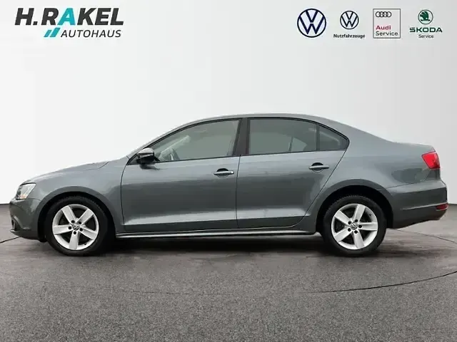 Gebraucht VW Jetta Comfortline 160 PS (117 kW) 2011 Grau Limousine