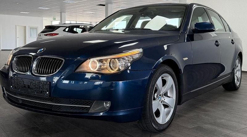 Gebraucht BMW 525 Sport Line 197 PS (144 kW) 2008 Blau Limousine