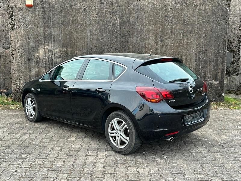 Gebraucht Opel Astra 140 PS (102 kW) 2010 Schwarz Limousine