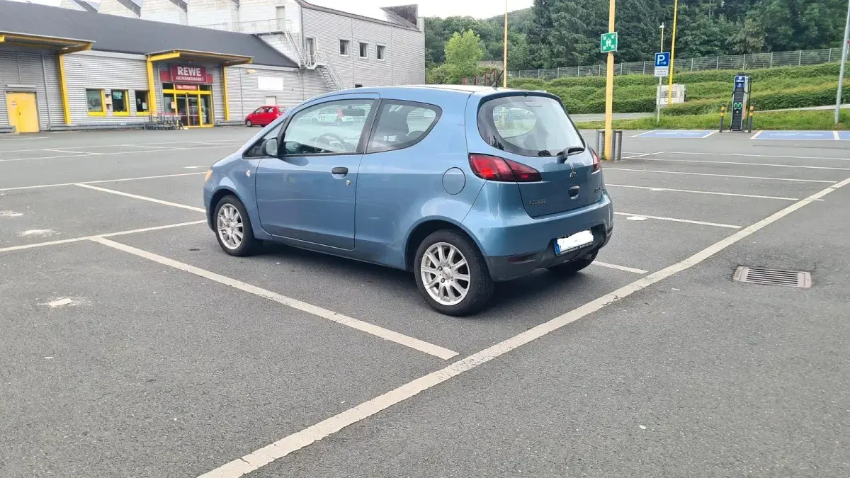 Gebraucht Mitsubishi Colt 95 PS (69 kW) 2009 Blau Kleinwagen