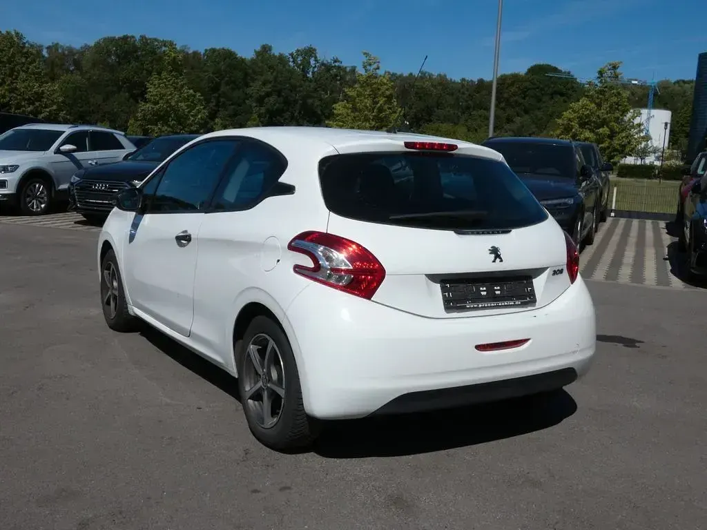 Gebraucht Peugeot 208 Access 68 PS (50 kW) 2014 Weiß Kleinwagen