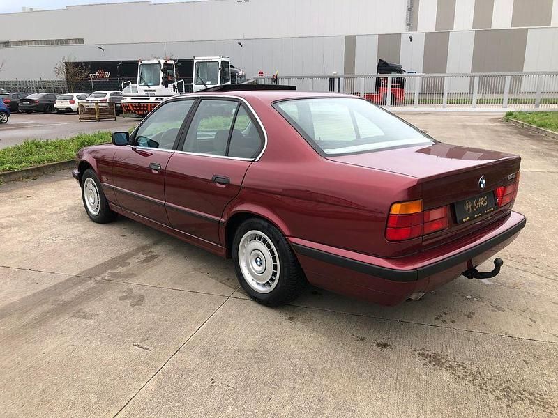 Gebraucht BMW 518 116 PS (85 kW) 1994 Rot Limousine