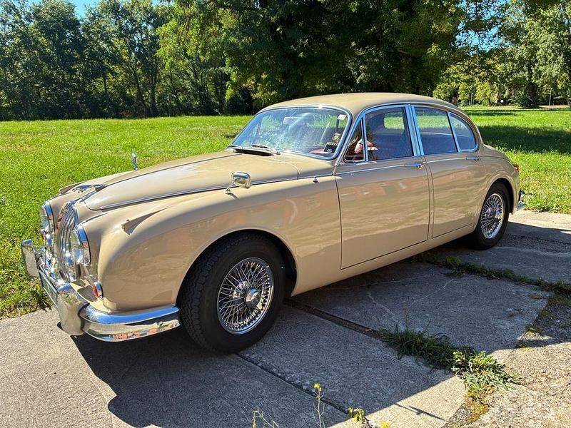 Beige Gebraucht 1966 Jaguar MK II Limousine | 33.999 € - Bild 1/4