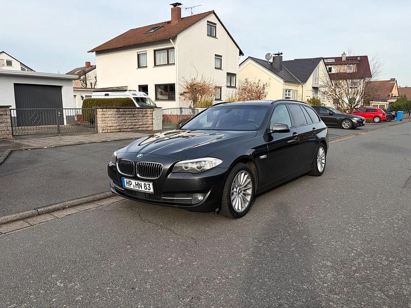 Grau Gebraucht 2011 BMW 530 Sport Line Kombi | 8.900 € (Superpreis) - Bild 1/4