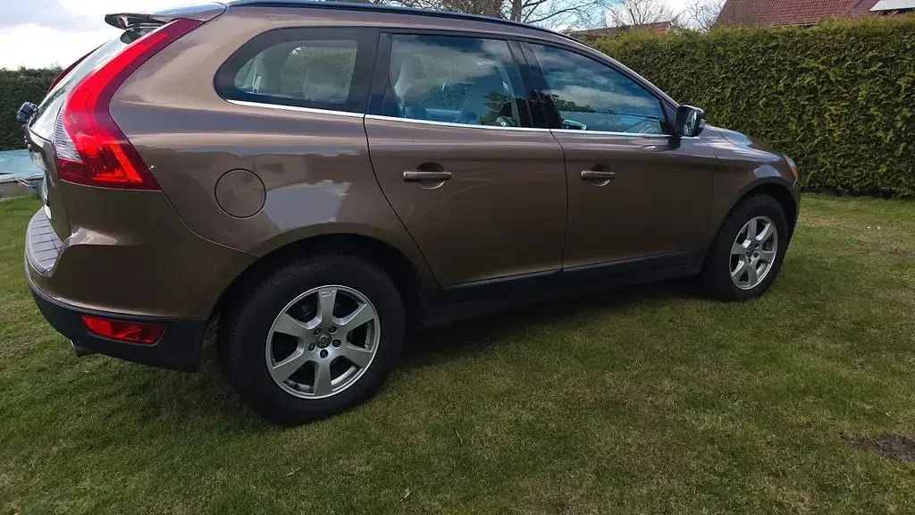 Gebraucht Volvo XC60 Momentum 163 PS (119 kW) 2011 Braun SUV