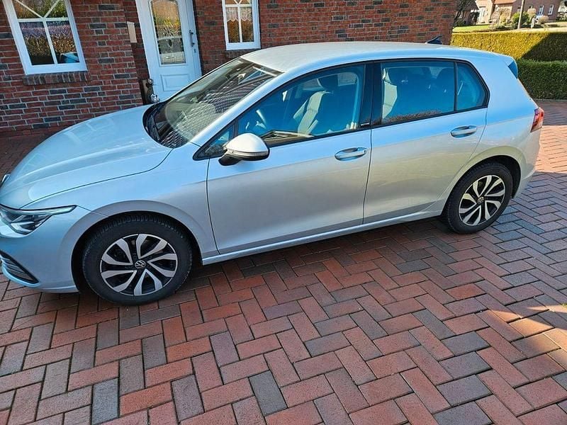 Gebraucht VW Golf VIII Active 110 PS (80 kW) 2022 Silber Limousine