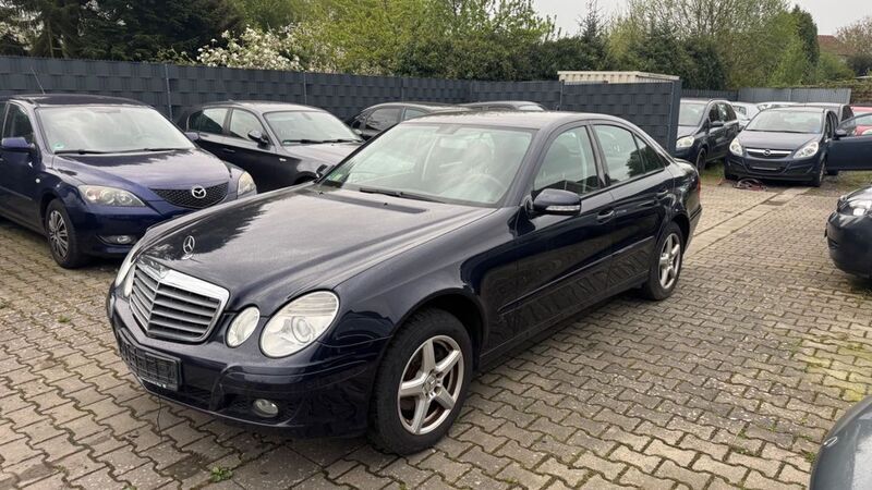Blau Gebraucht 2007 Mercedes E220 Limousine | 2.750 € (Guter Preis) - Bild 1/4