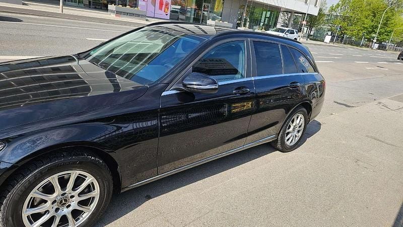 Gebraucht Mercedes C200 Exclusive 160 PS (117 kW) 2021 Schwarz Kombi