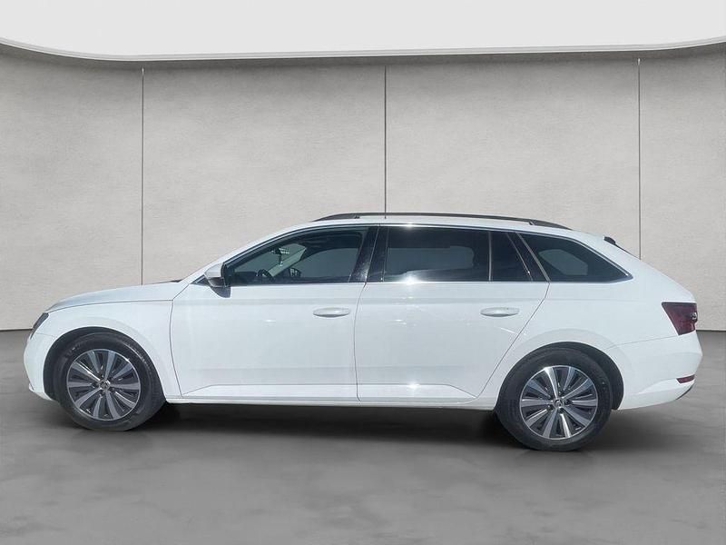 Gebraucht Skoda Superb Ambition 218 PS (160 kW) 2022 Moonweiss metallic Kombi