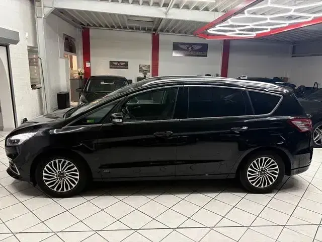 Gebraucht Ford S-MAX Titanium 190 PS (139 kW) 2020 Schwarz Van / Kleinbus