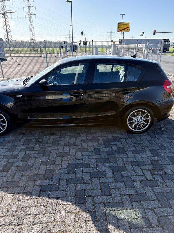 Gebraucht BMW 116 122 PS (89 kW) 2007 Schwarz Kleinwagen
