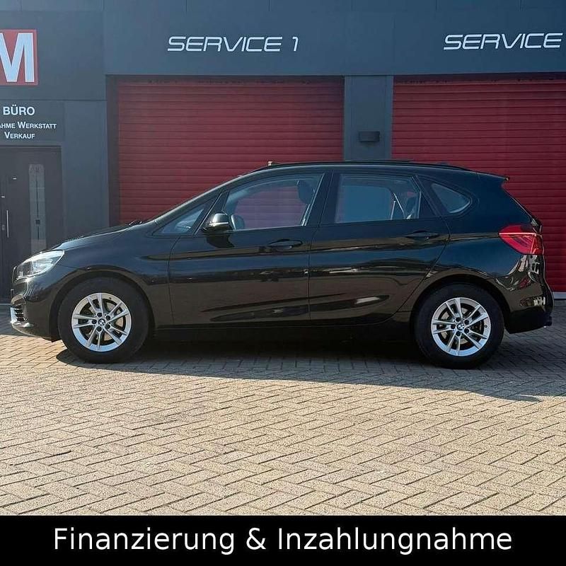 Gebraucht BMW 218 150 PS (110 kW) 2014 Saphirschwarz Van / Kleinbus