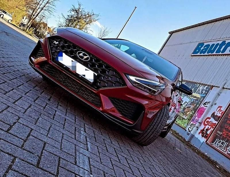 Rot Gebraucht 2023 Hyundai i30 N Performance Limousine | 33.900 € (Etwas zu teuer) - Bild 1/4