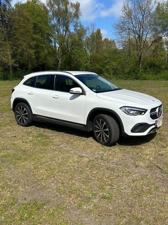 Gebraucht Mercedes GLA200 Progressive 163 PS (119 kW) 2020 Weiß SUV