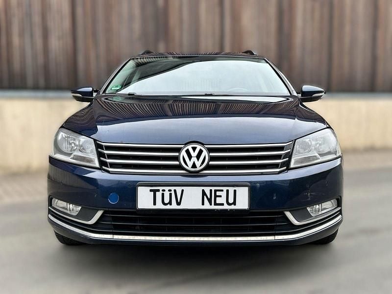 Gebraucht VW Passat 140 PS (102 kW) 2012 Blau Kombi