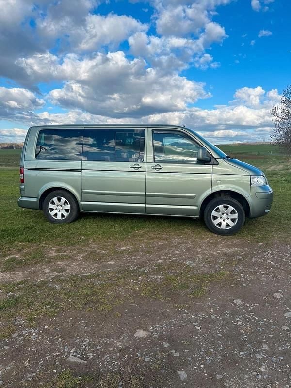 Second-hand VW T5 131 CP (96 kW) 2004 Verde Van